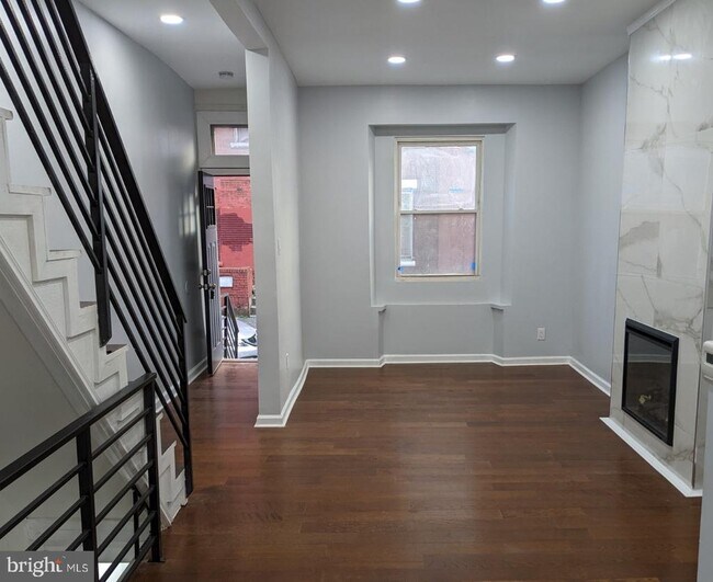 Foto del edificio - 2443 Nicholas St