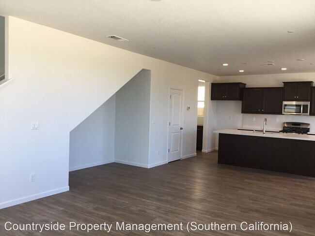 Building Photo - 3 br, 2.5 bath House - 1352 W. Walter Avenue