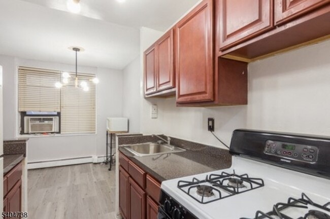 Building Photo - 805 Pearl St