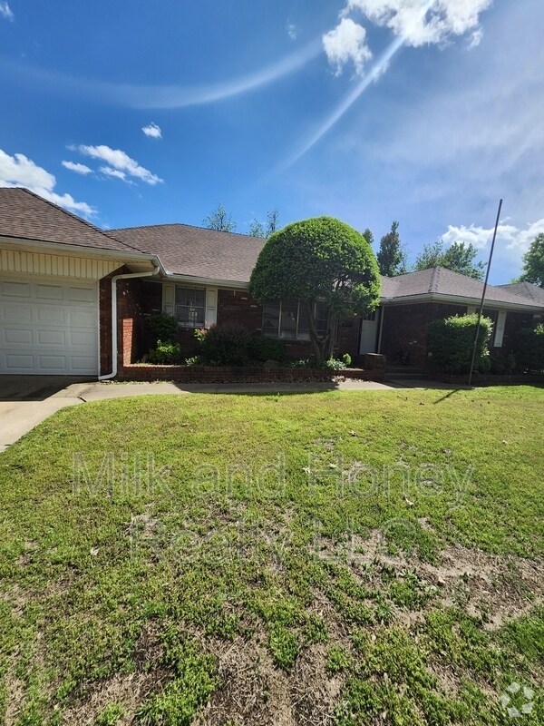 Building Photo - 3004 Kent Dr
