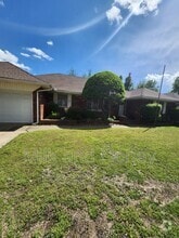 Building Photo - 3004 Kent Dr