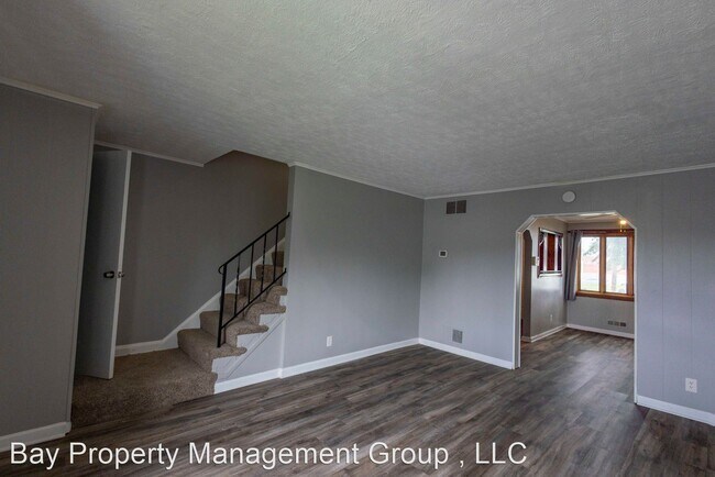 Building Photo - 3 br, 1.5 bath House - 6544 Riverview Ave