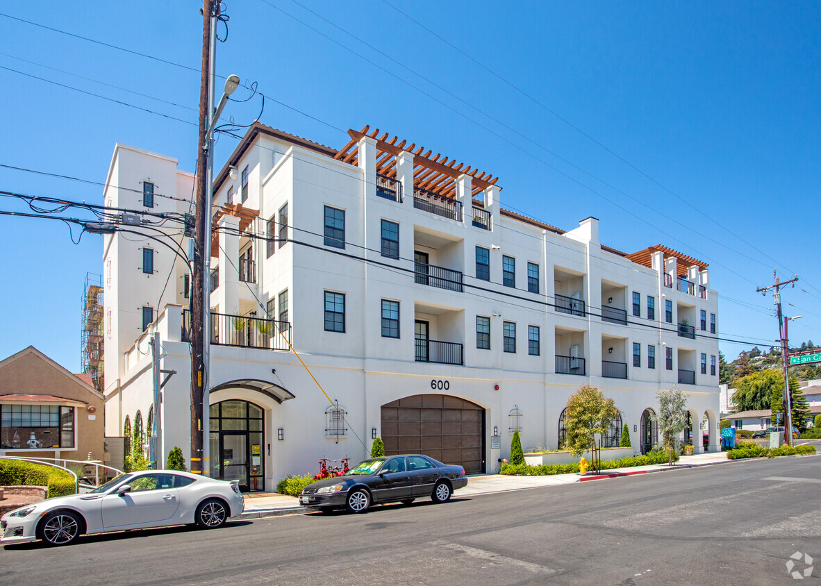 Building Photo - 600 Chestnut St