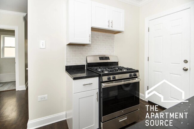 Foto del edificio - 3817 N Greenview Ave