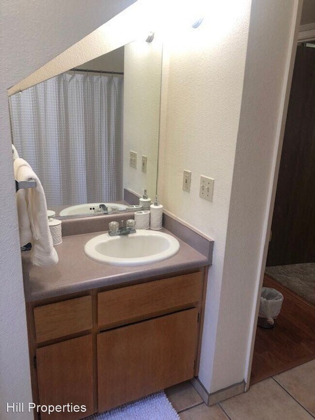 Building Photo - 4 br, 2 bath Room For Rent - 812 Nord Avenue