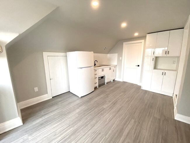 Photo du bâtiment - 953 Montclair Ave