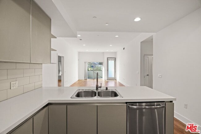 Building Photo - 5310 Sepulveda Blvd