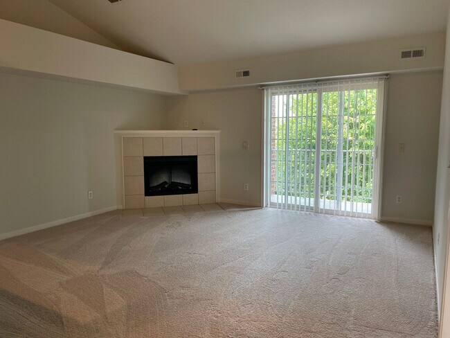Building Photo - Shelby Township, 3-bedroom, 2-bath, Attach...