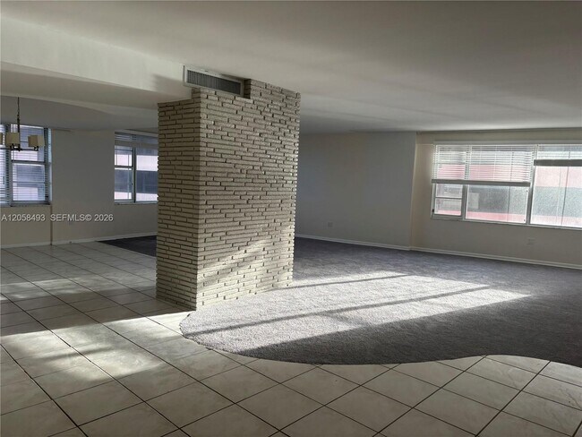 Foto del edificio - 5255 Collins Ave