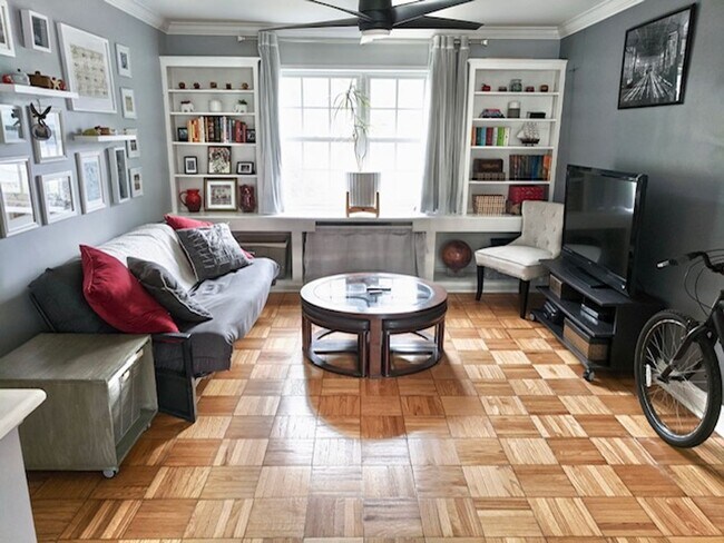 Foto del edificio - FIRST MONTH FREE RENT!