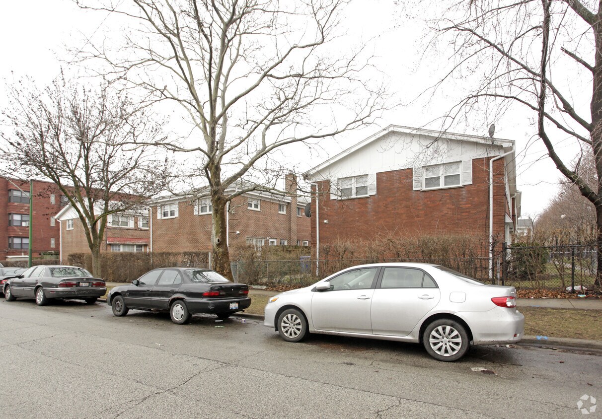 Building Photo - 6260 N Hoyne Ave