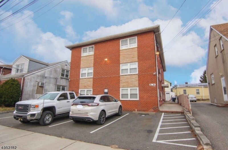 Primary Photo - 69 Magnolia St