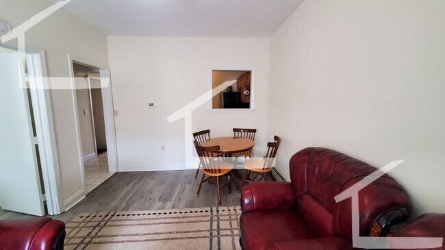 Building Photo - Pet-friendly 2-Bedroom Apartment in Allsto...