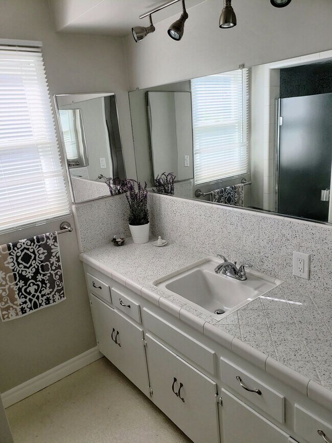 Building Photo - Garden Grove Ranch-Style Home