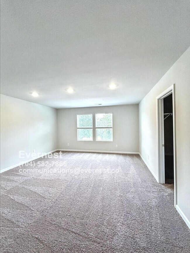Foto del edificio - 2174 Willow Glen Dr