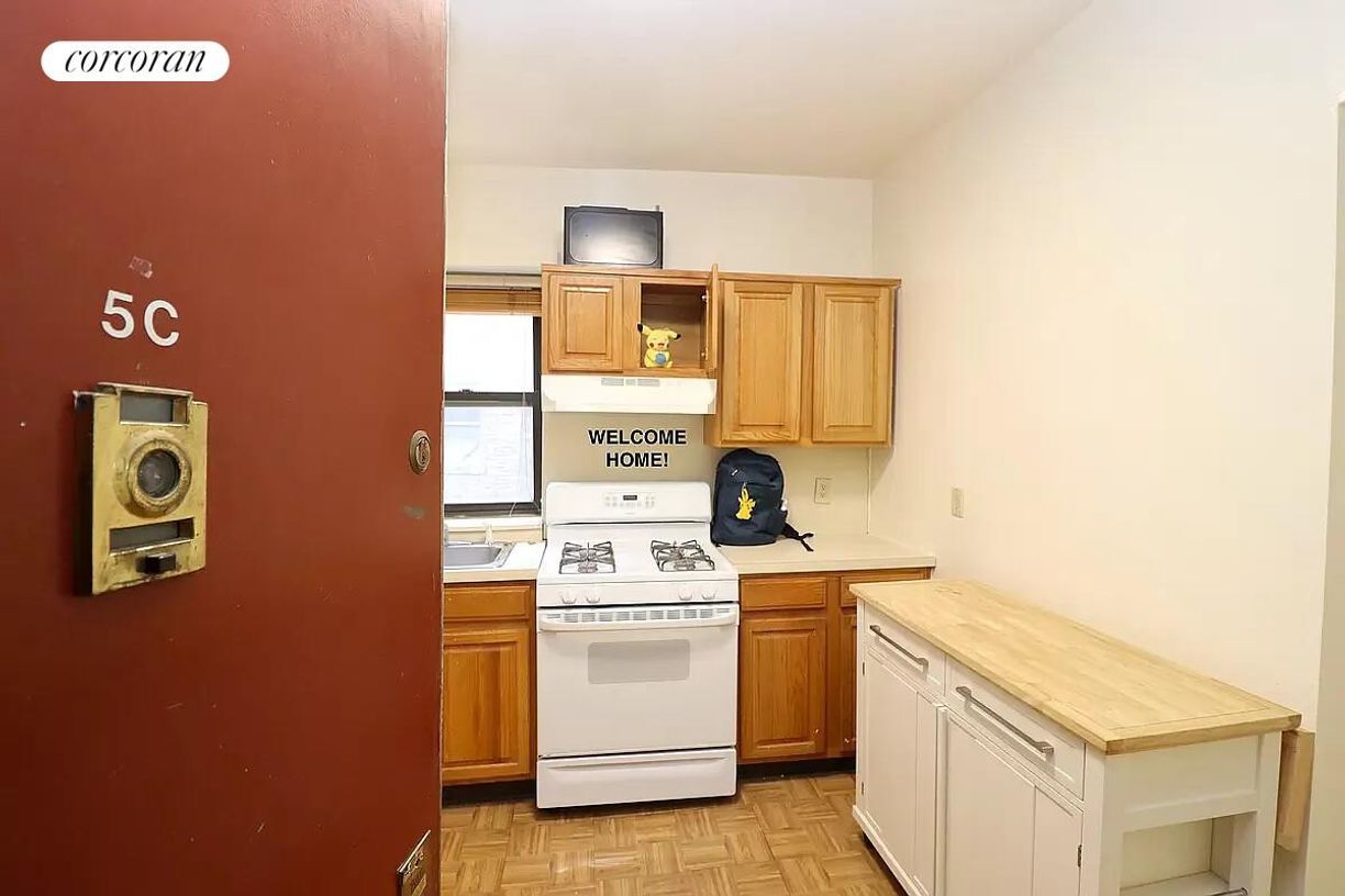 Foto principal - 434 E 75th St