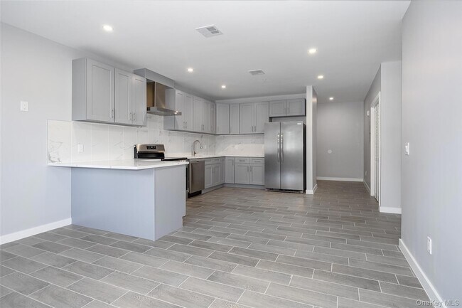 Building Photo - 126 Innis Ave