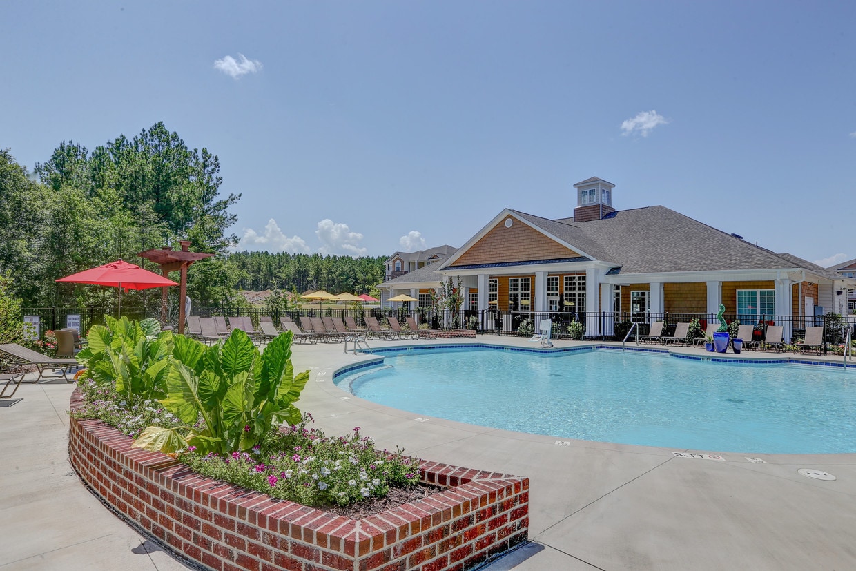 Resort Style Pool Oasis - Gateway at Rock Hill