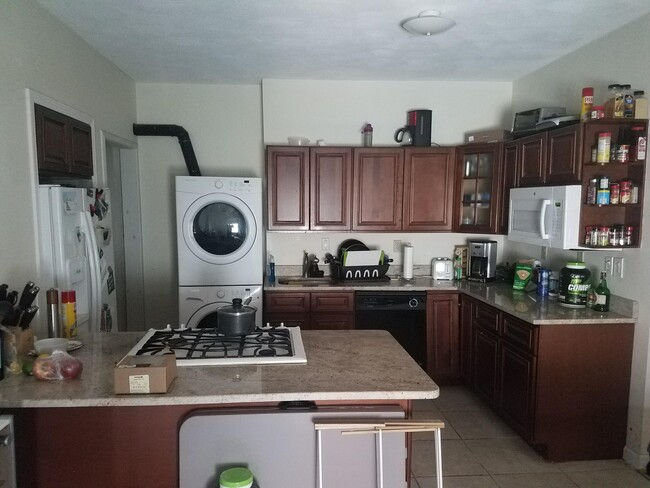 Foto del edificio - 164 Raymond St