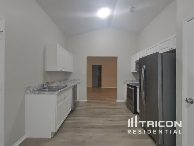 Building Photo - 714 49th St E