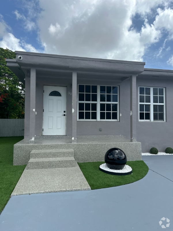 Building Photo - 3095 W Flagler St