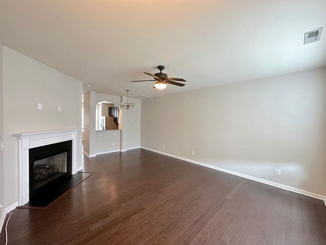 Building Photo - Great Townhome in Renaissance Park
