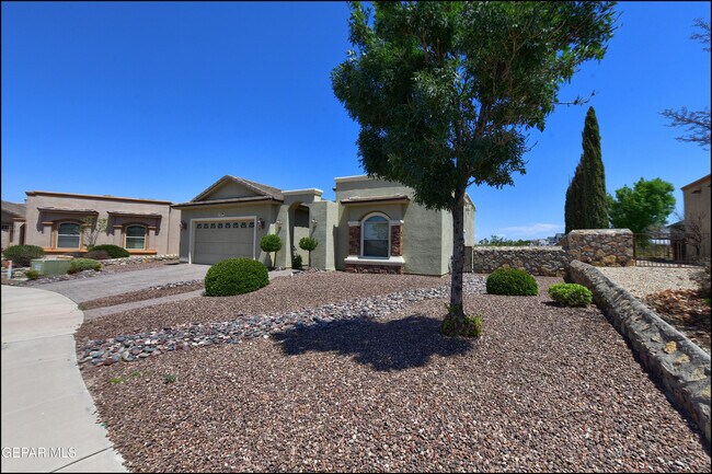 Building Photo - 7379 Black Mesa Dr