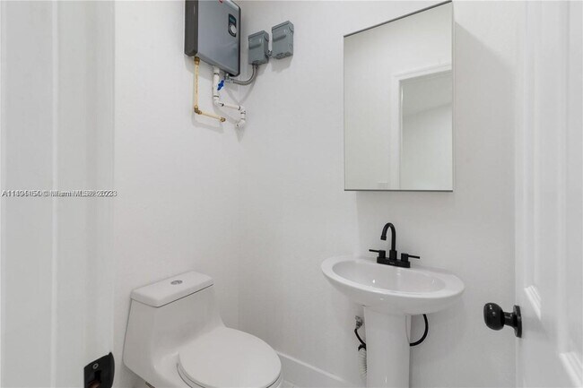 Building Photo - 6800 NW 5th Pl