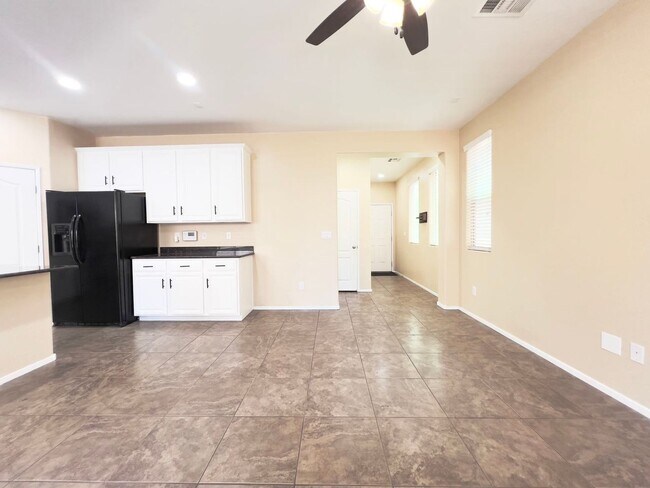 Building Photo - Nice two-story single-family house