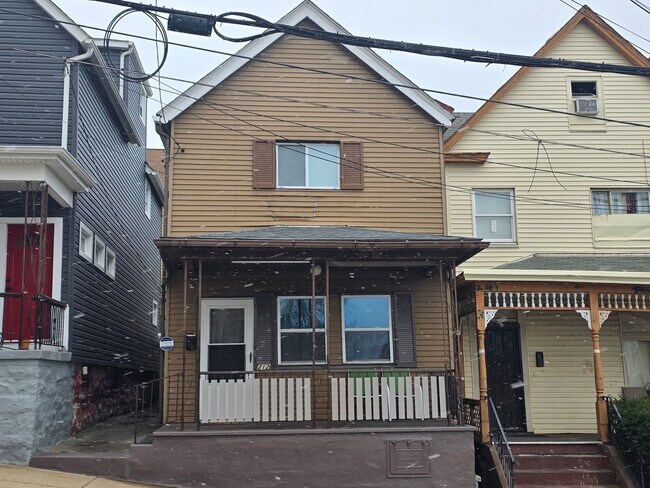 Building Photo - Stylish 2-Bedroom Home in Braddock with Bonus Space & Modern Comfort