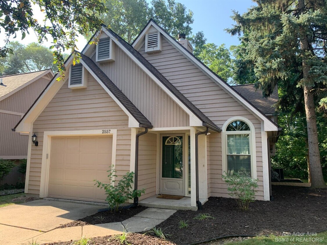 Primary Photo - 2557 Country Village Ct
