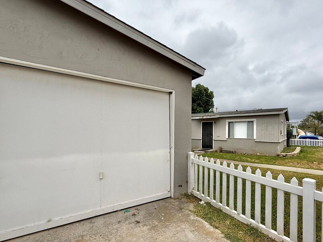 Foto principal - 4429-4431 Manitou Way