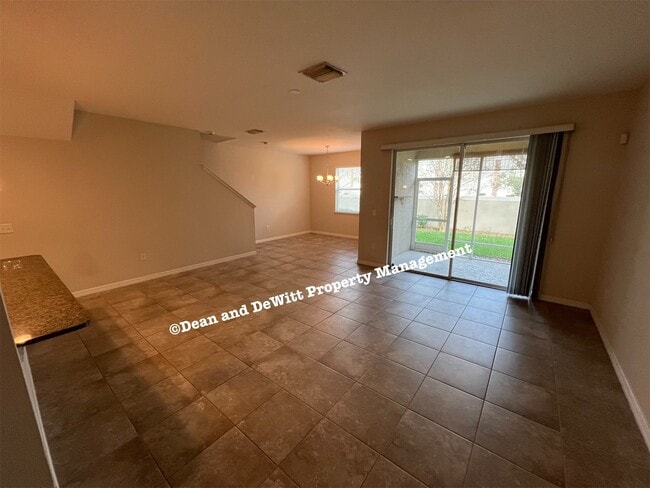 Building Photo - 3 Bed/2.5 Bath