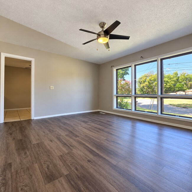 Foto del edificio - 4511 NW Austin Ave