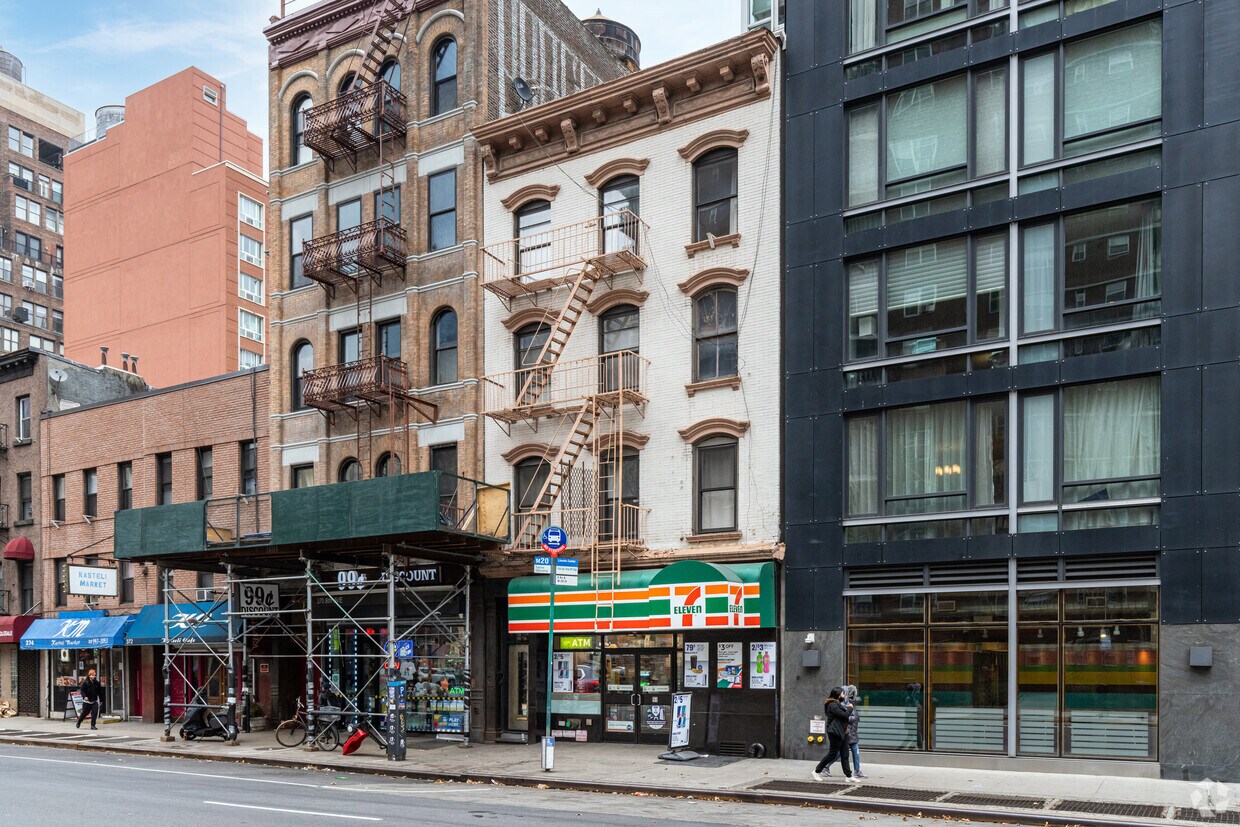 Exterior - 368 Eighth Ave