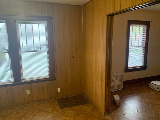 Building Photo - 2 bedroom Craftsman style Bungalow Rum Vil...