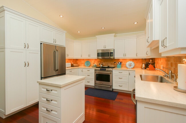 Building Photo - 391 Lee Ave