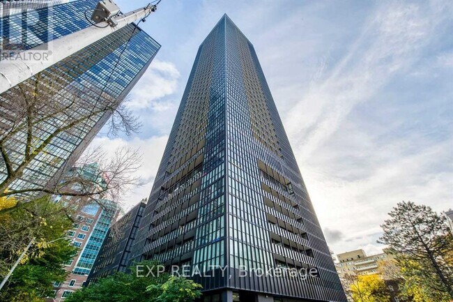 Photo du bâtiment - 101 Charles St E