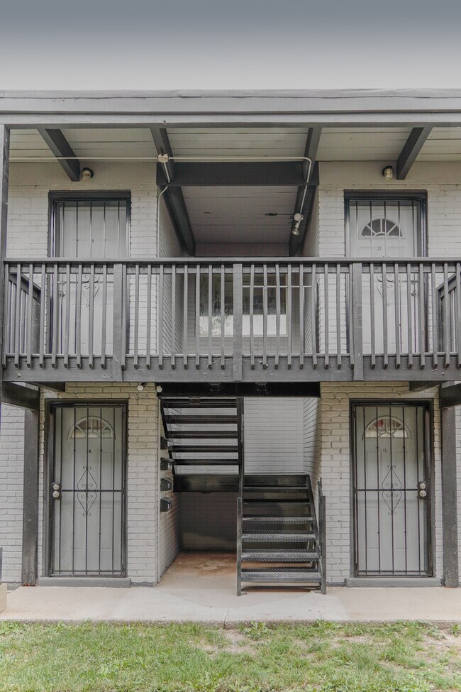 Building Photo - 171 W 154th St