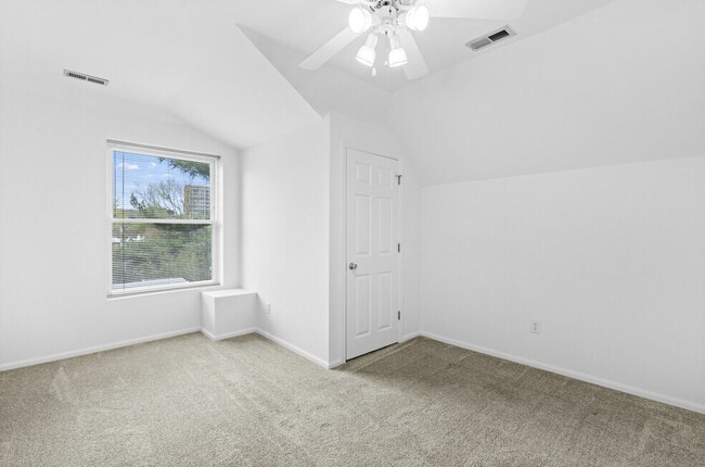 Building Photo - 4414 W Pine Blvd