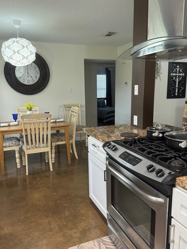 Foto del edificio - 1139 Christy Dr