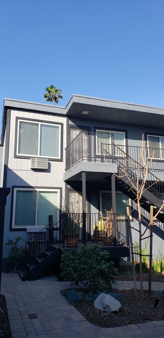 Building Photo - Renovated La Mesa Village 2BR/2BA Condo