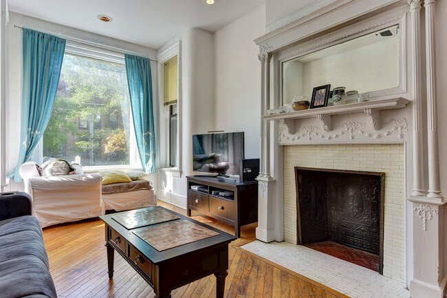 Apartamento de 1 a la sala de estar - 2731 Ontario Rd NW