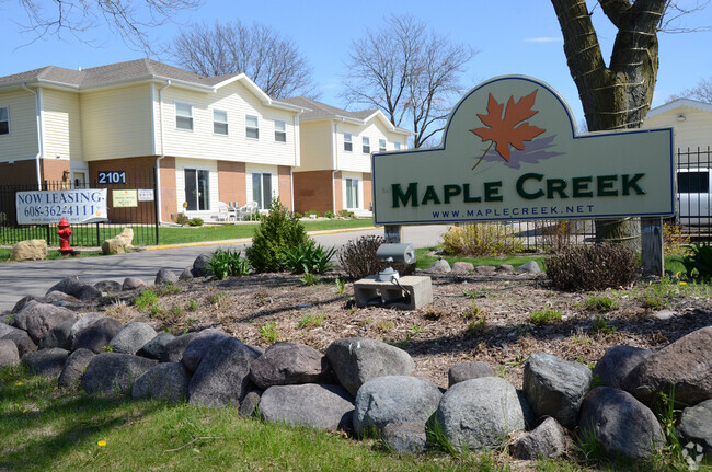 Building Photo - Maple Creek