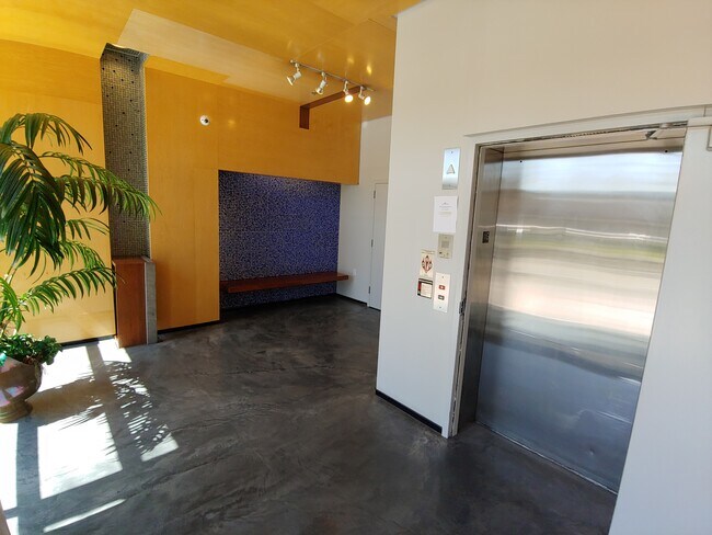 Foto del edificio - 533 NE Holladay St