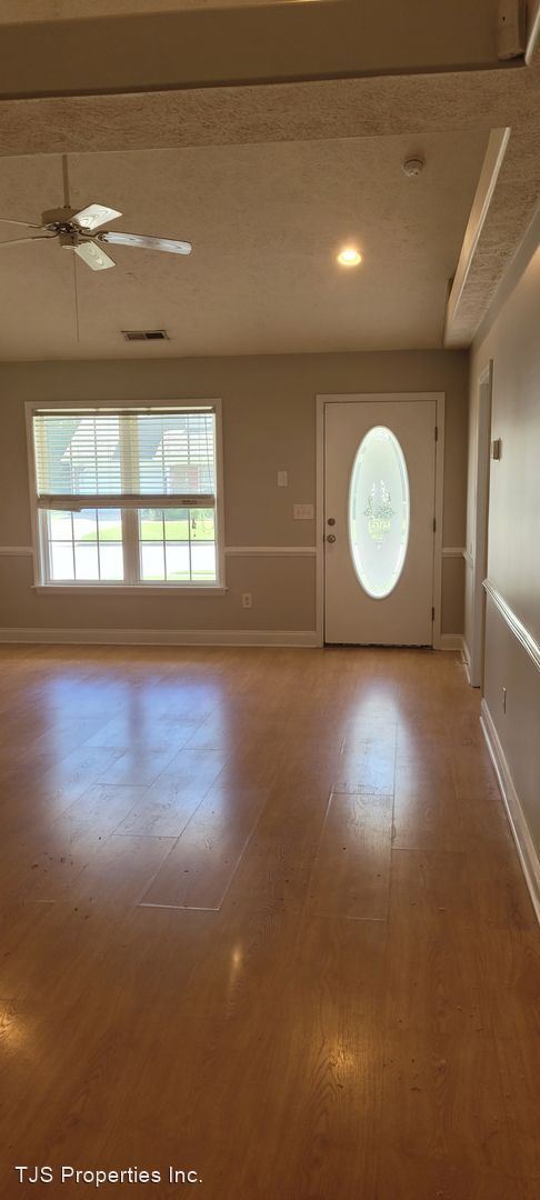 Building Photo - 3 br, 3 bath House - 327 Neuchatel Road