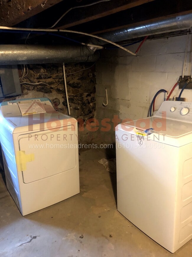 Foto del edificio - 4324 Ridge Rd