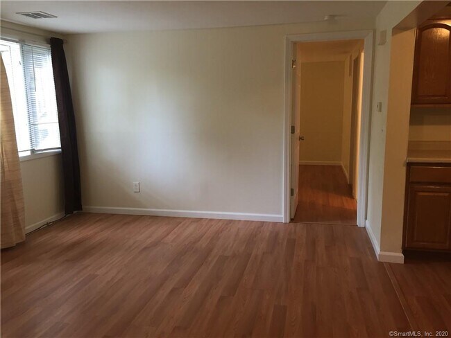 Building Photo - 39 Towne House Rd