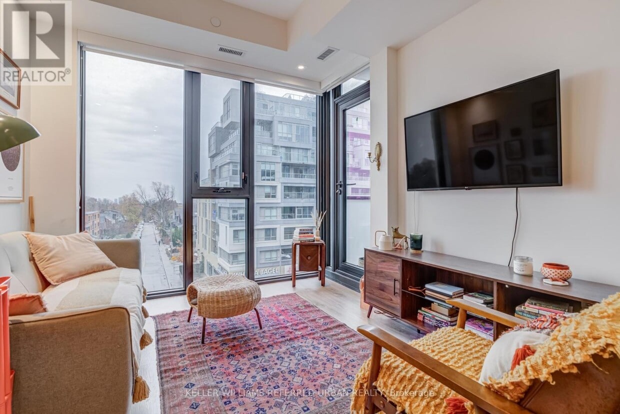 Photo principale - 840 St Clair Ave W