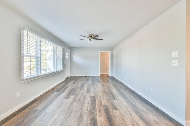 Building Photo - Charming 3-Bedroom Home with Granite Count...